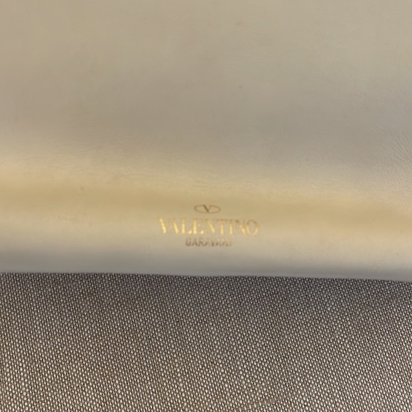 Valentino Garavani Handbag - Picture 3 of 6